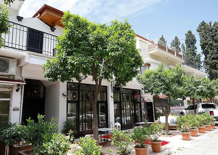 No 10 Hotel