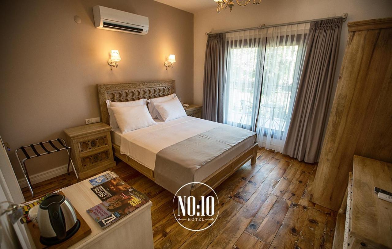 No 10 Hotel *